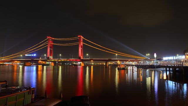Jembatan Ampera di Palembang. Kredit: Wikimedia