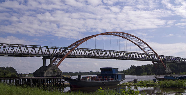 Jembatan Kahayan Palangka Raya.  Kredit: Wikimedia